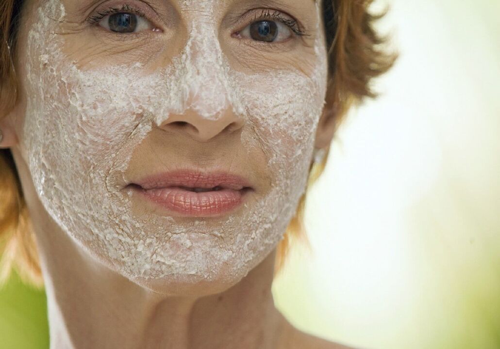 Masque de régénération de la peau du visage après 50 ans