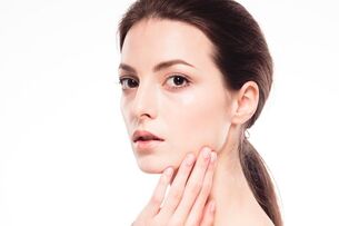 Restaurer et restaurer le gonflement de la surface de la peau du visage